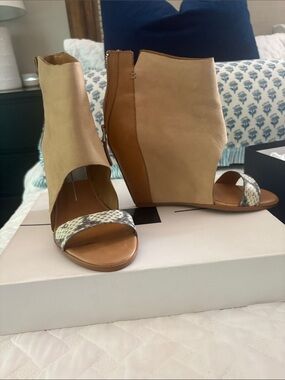 Dolce Vita Wedge Open Toe Booties Women’s Size 8 Tan Snake Skin Print